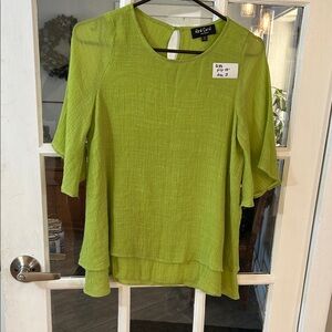Q39.  (Rack).  Women's Green Top